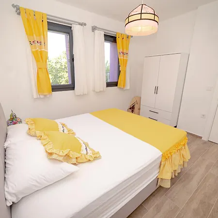 Holiday home Butik Mor Salkim Evleri