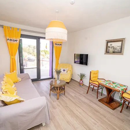 Holiday home Butik Mor Salkim Evleri *