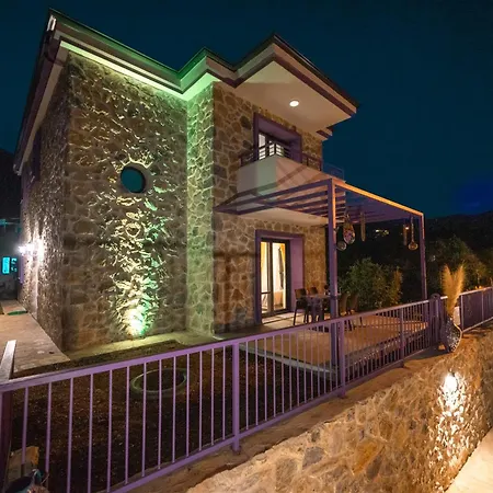 Holiday home Butik Mor Salkim Evleri