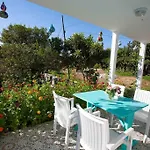 Holiday home Butik Mor Salkim Evleri *